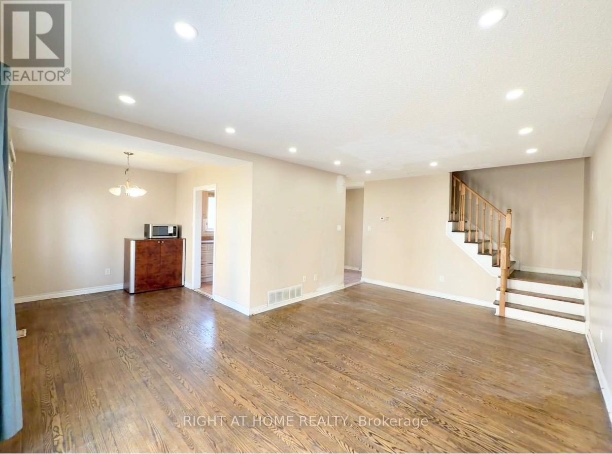 Brampton Realtor For sale: 270 TOWN HOUSE CRESCENT, Brampton (Brampton East), Ontario ...