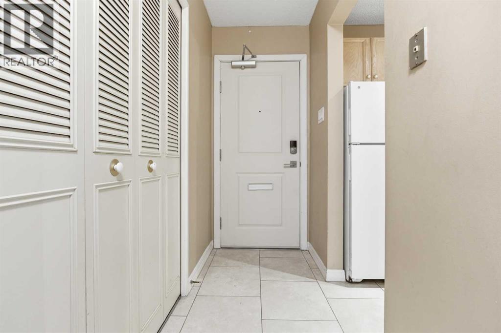 Apartment for Sale in 122, 1616 8 Avenue NW|Calgary, Alberta T2N1C3 4