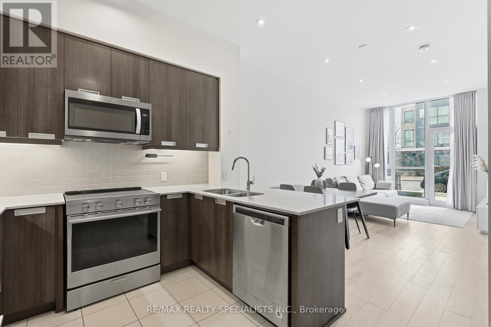 Row / Townhouse for Sale in A5 - 65 WATERGARDEN DRIVE|Mississauga (Hurontario), Ontario L5R0G9 5