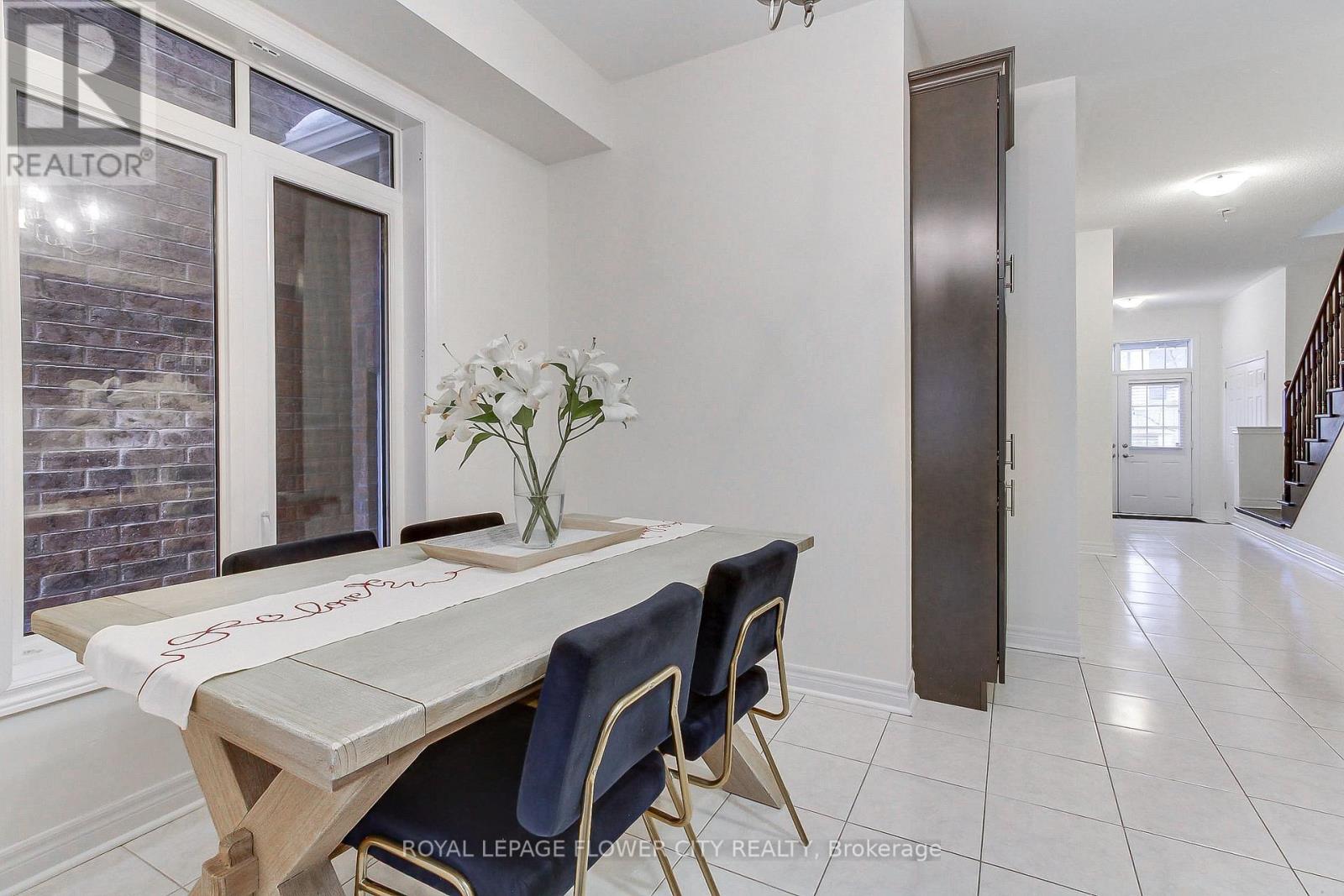 Row / Townhouse for Sale in 101 HUGUENOT ROAD|Oakville (GO Glenorchy), Ontario L6H0M3 5