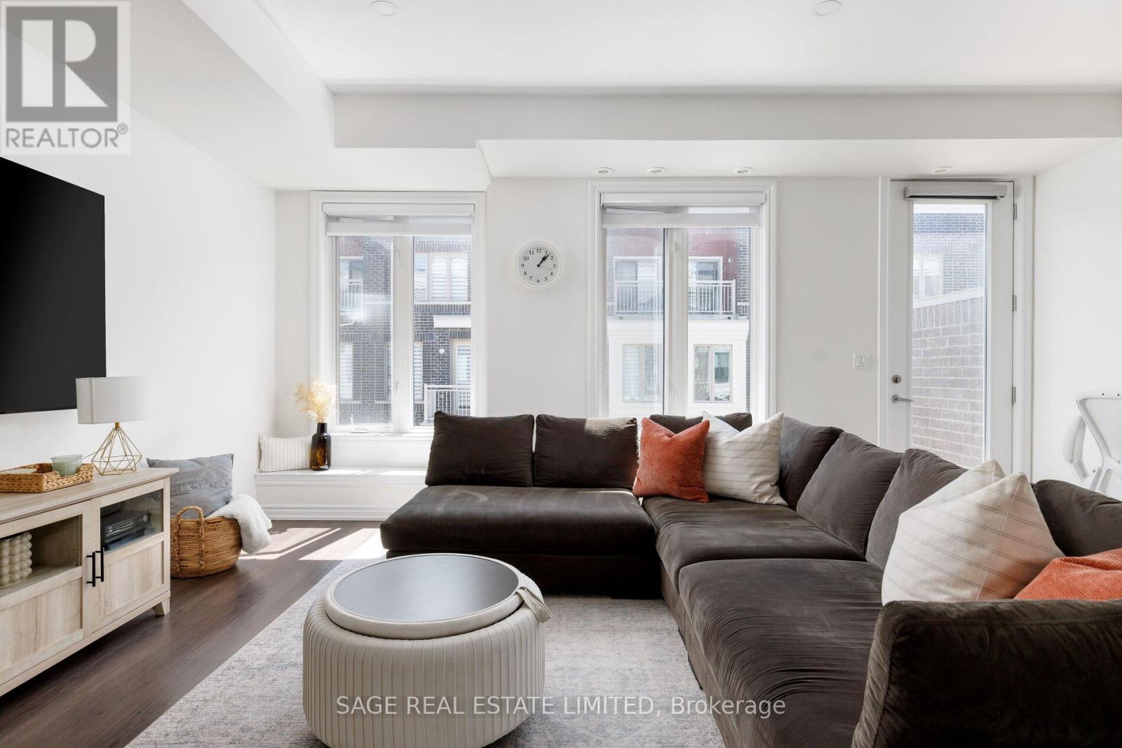 Row / Townhouse for Sale in 22 - 150 LONG BRANCH AVENUE|Toronto (Long Branch), Ontario M8W0B1 2