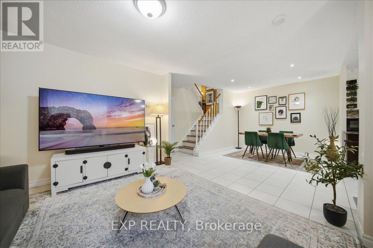 Row / Townhouse for Sale in 167 - 1055 DUNDAS STREET E|Mississauga (Applewood), Ontario L4Y3X6 2