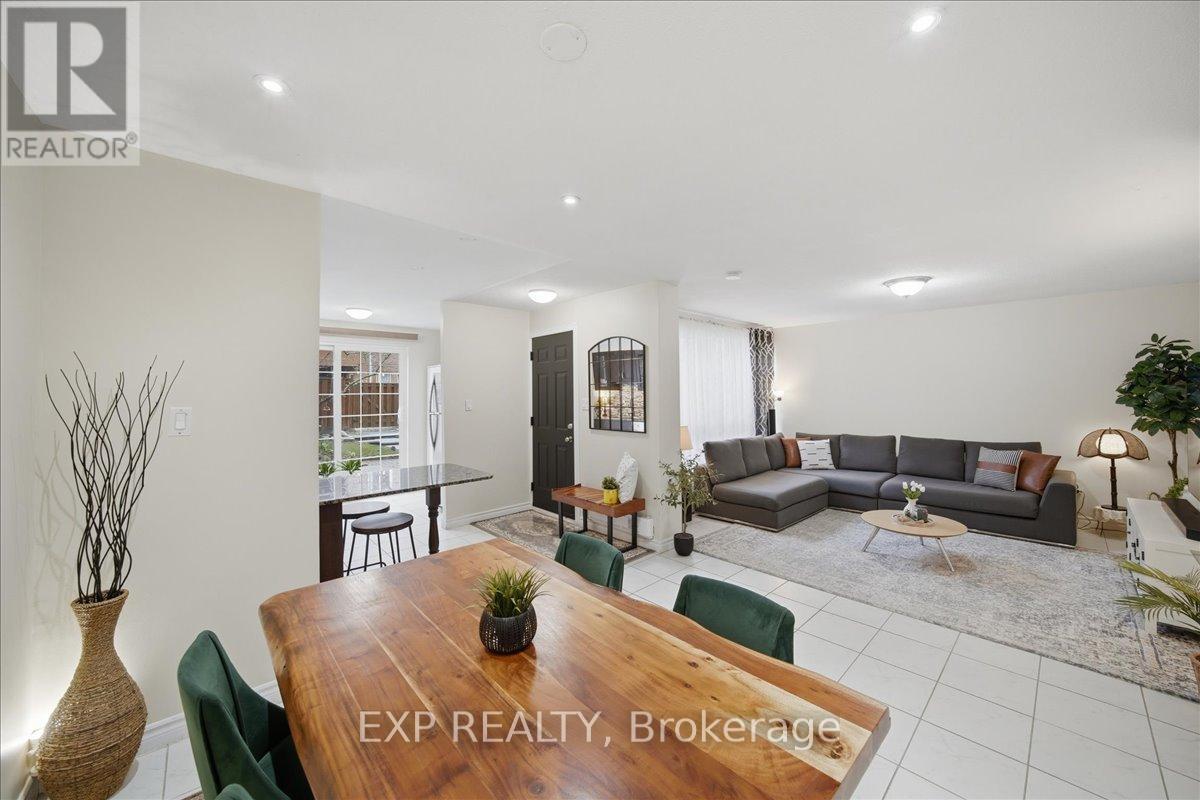 Row / Townhouse for Sale in 167 - 1055 DUNDAS STREET E|Mississauga (Applewood), Ontario L4Y3X6 3