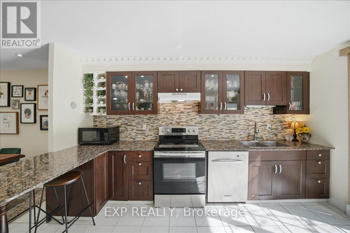 Row / Townhouse for Sale in 167 - 1055 DUNDAS STREET E|Mississauga (Applewood), Ontario L4Y3X6 5