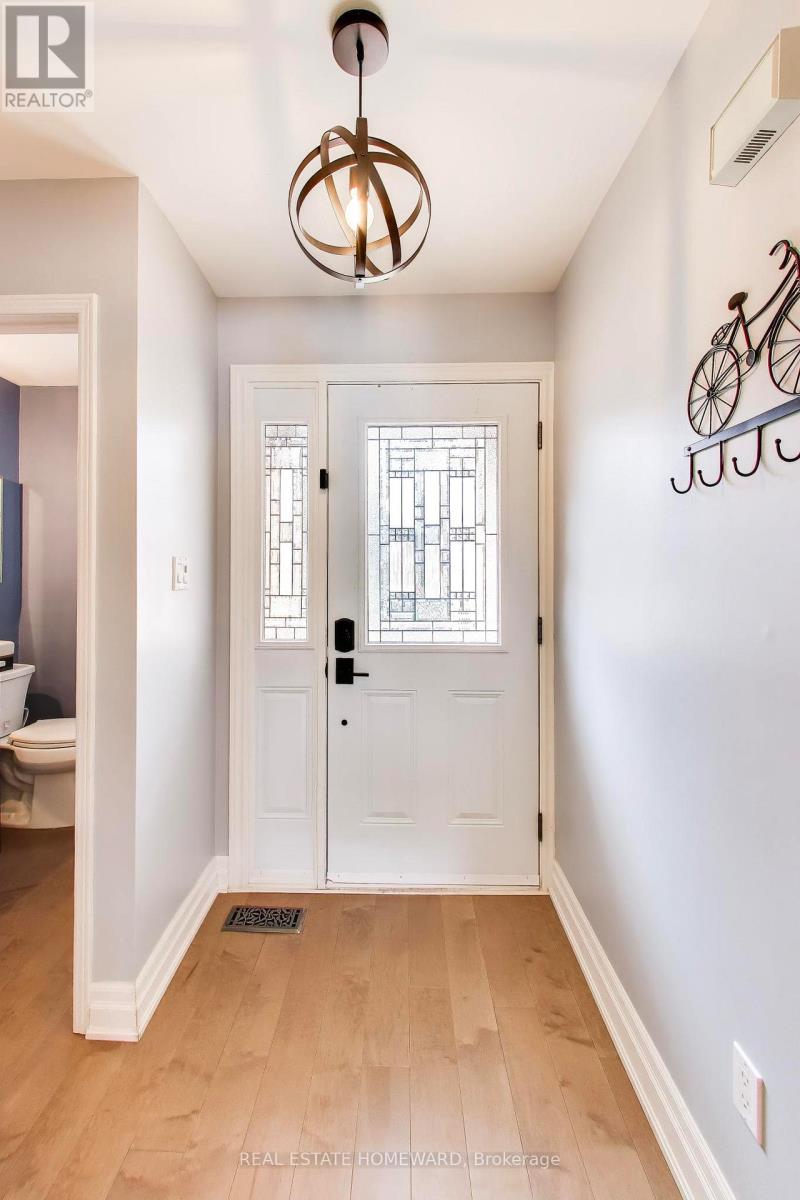 Row / Townhouse for Sale in 3375 FENWICK CRESCENT|Mississauga (Erin Mills), Ontario L5L5N5 4