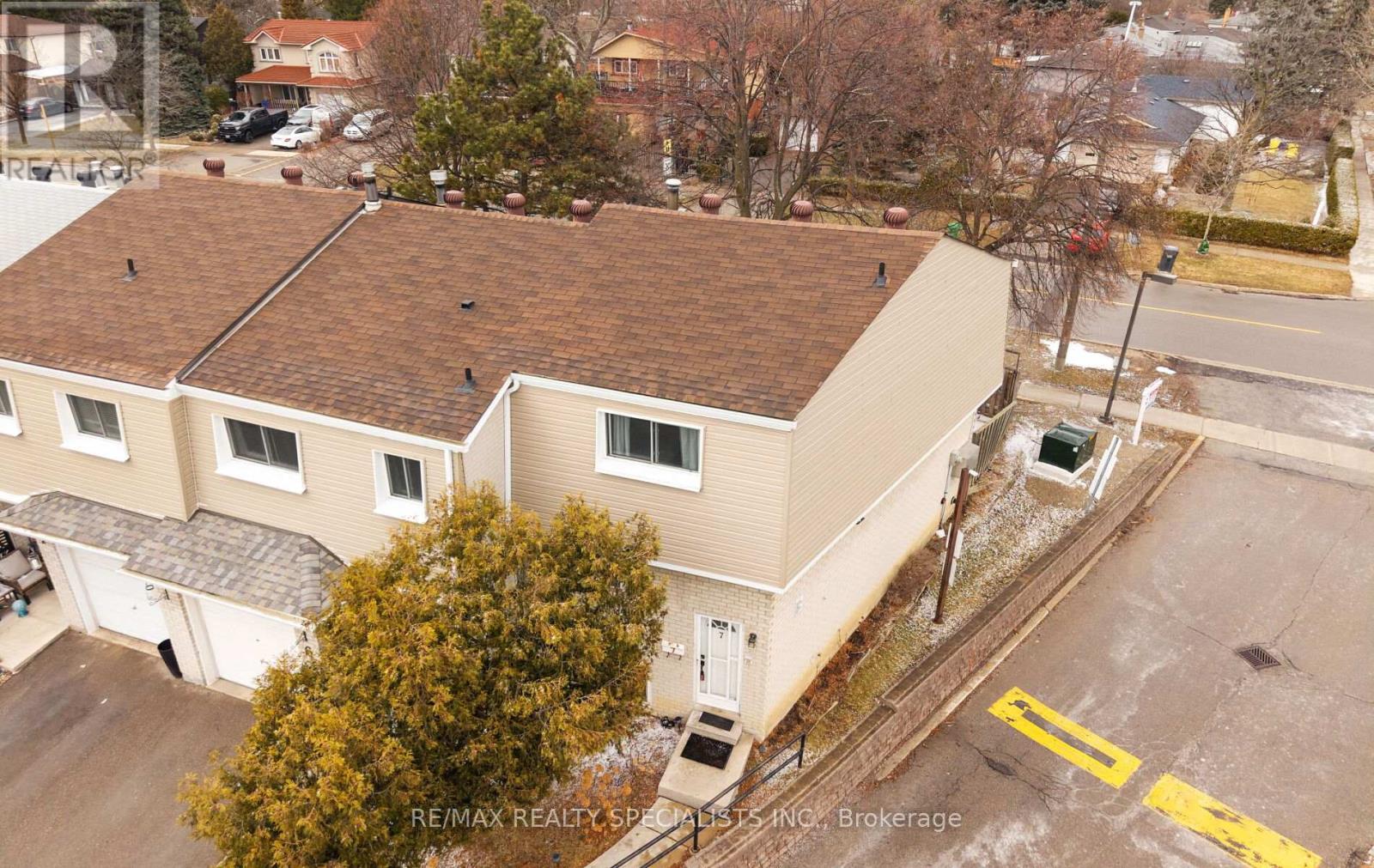 Row / Townhouse for Sale in 7 - 400 MISSISSAUGA VALLEY BOULEVARD W|Mississauga (Mississauga Valleys), Ontario L5A3N6 2