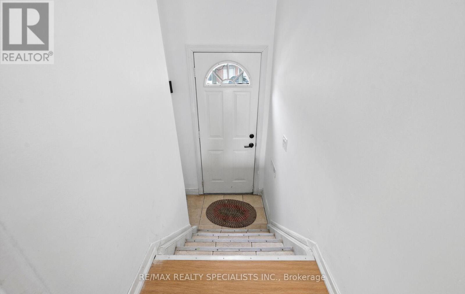 Row / Townhouse for Sale in 7 - 400 MISSISSAUGA VALLEY BOULEVARD W|Mississauga (Mississauga Valleys), Ontario L5A3N6 3
