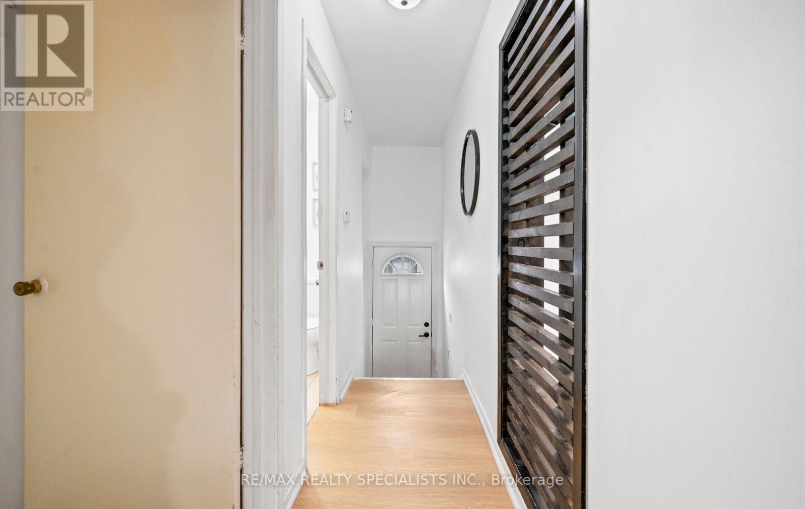 Row / Townhouse for Sale in 7 - 400 MISSISSAUGA VALLEY BOULEVARD W|Mississauga (Mississauga Valleys), Ontario L5A3N6 4