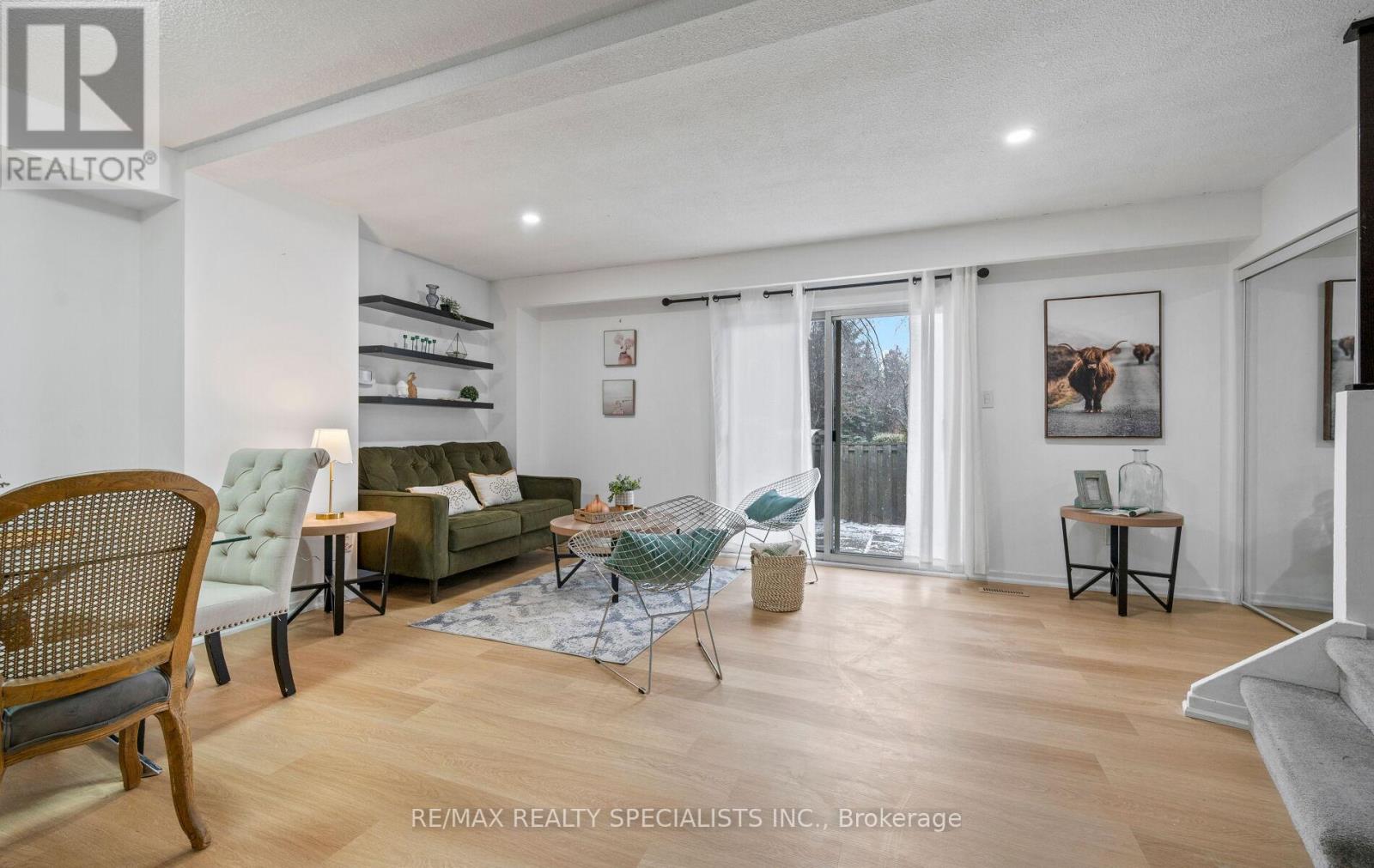 Row / Townhouse for Sale in 7 - 400 MISSISSAUGA VALLEY BOULEVARD W|Mississauga (Mississauga Valleys), Ontario L5A3N6 5
