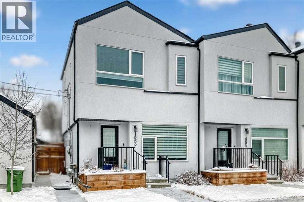 Row / Townhouse for Sale in 1853 12 Street NW|Calgary, Alberta T2M4M9