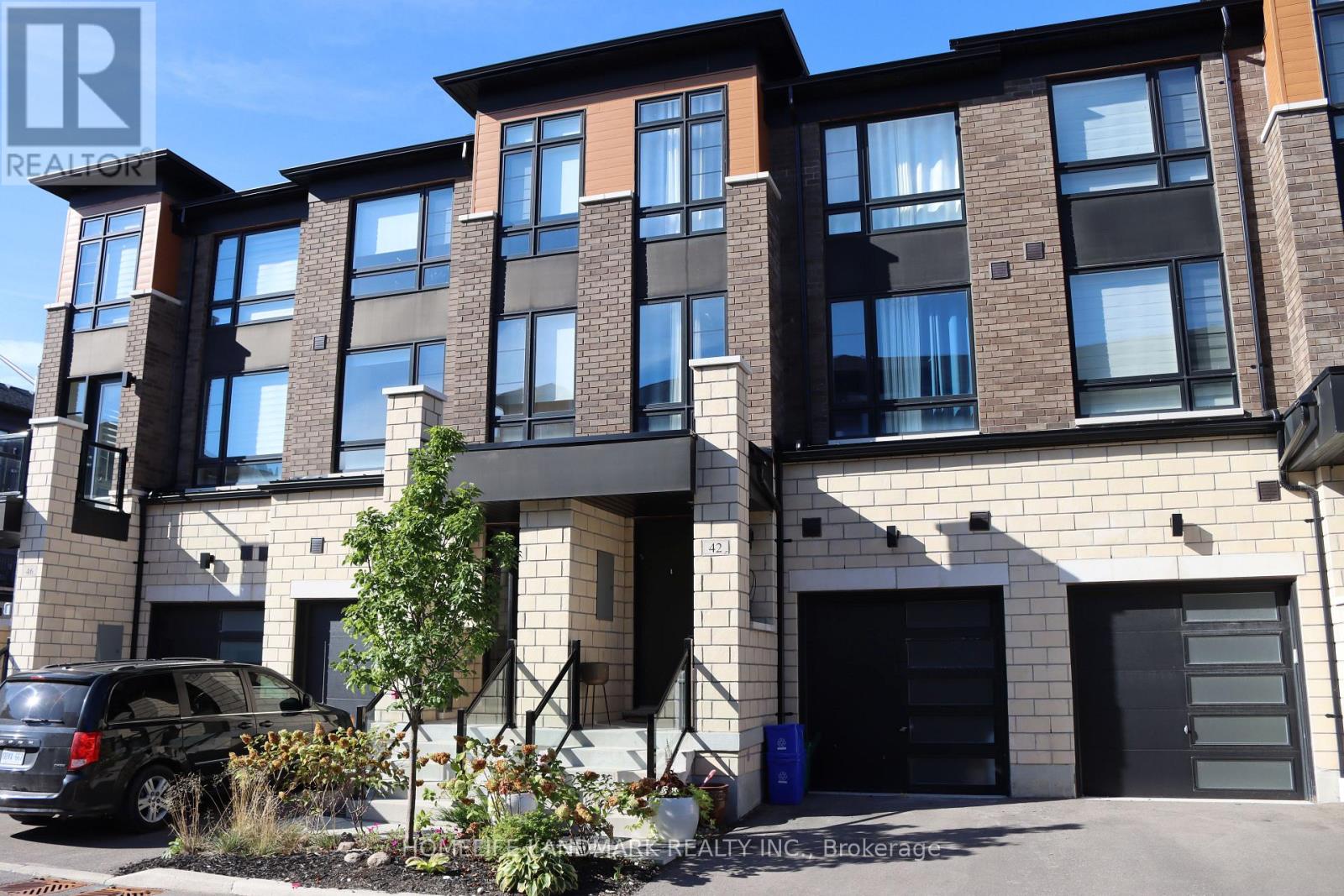For sale: 42 LAKE TRAIL WAY, Whitby (Brooklin), Ontario L1M0M3 ...