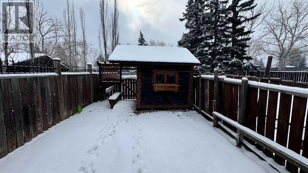 Row / Townhouse for Sale in 6551 Huntsbay Road NW|Calgary, Alberta T2K5R3 3