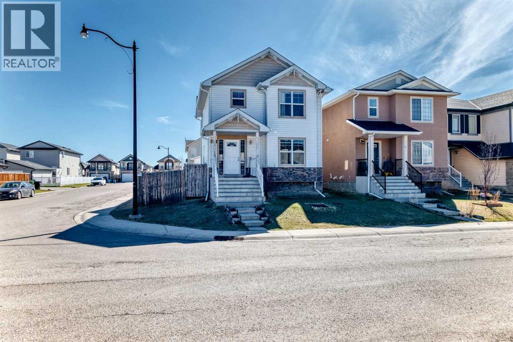 House for Sale in 52 TARALAKE Street NE|Calgary, Alberta T3J0J5 2