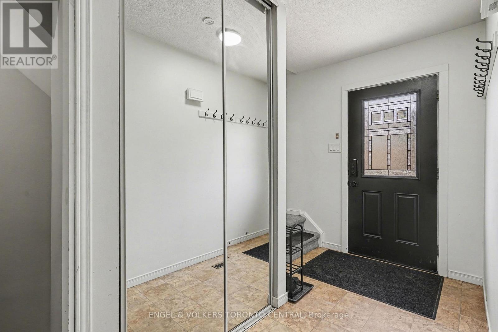 Row / Townhouse for Sale in 19 - 6779 GLEN ERIN DRIVE|Mississauga (Meadowvale), Ontario L5N2C1 2