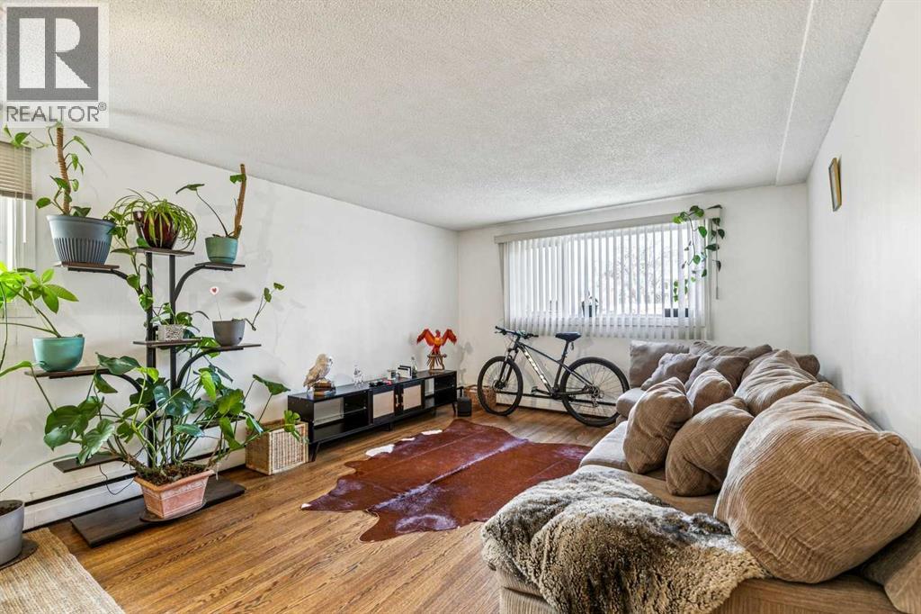 Apartment for Sale in 2, 931 19 Avenue SW|Calgary, Alberta T2T0H8 2