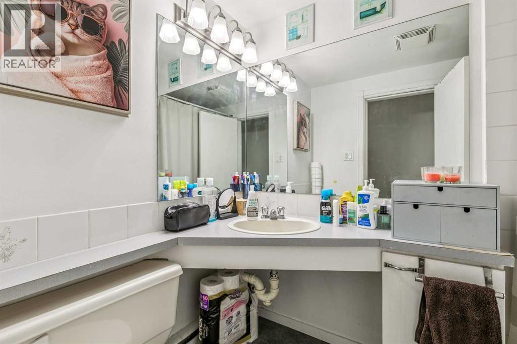 Apartment for Sale in 2, 931 19 Avenue SW|Calgary, Alberta T2T0H8 4