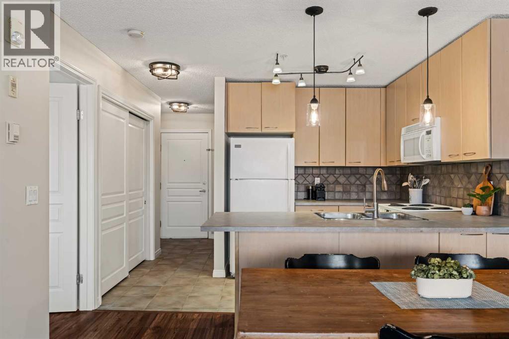Apartment for Sale in 209, 5115 Richard Road SW|Calgary, Alberta T3E7M7 3