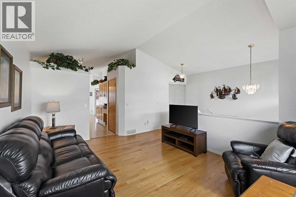 House for Sale in 272 Saddlemead Road NE|Calgary, Alberta T3J4J4 5