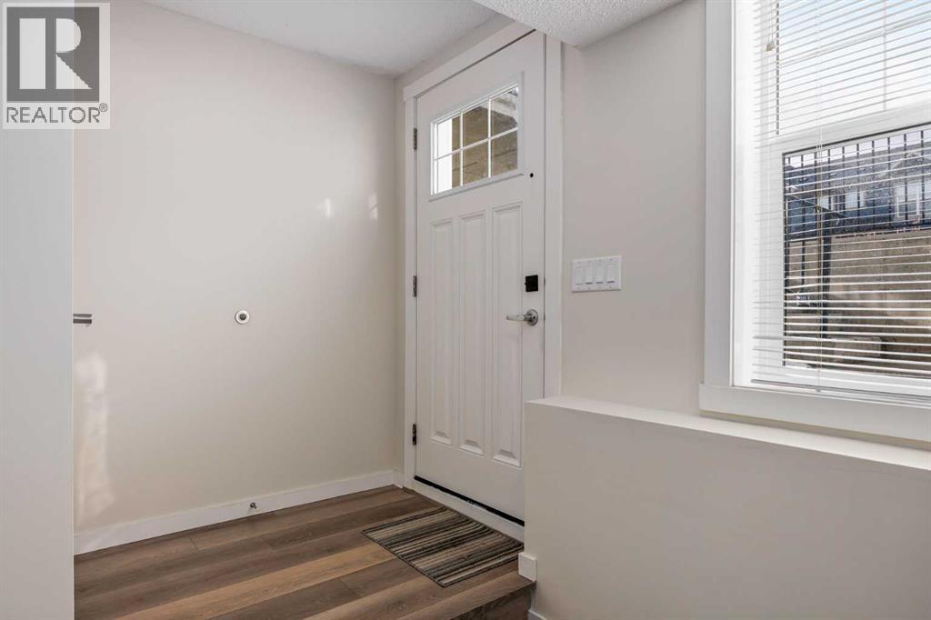 Row / Townhouse for Sale in 305 Cranbrook Square SE|Calgary, Alberta T3M3K8 4