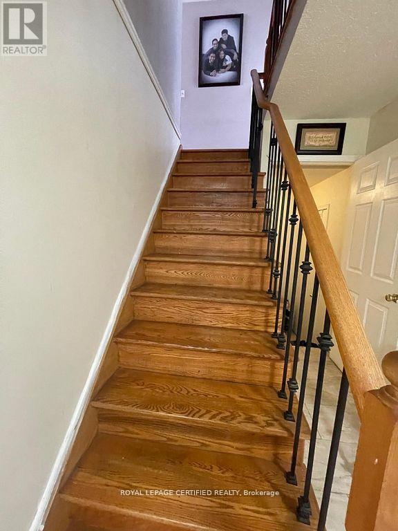 Row / Townhouse for Sale in 42 WOOLISTON CRESCENT|Brampton (Fletcher's West), Ontario L6Y4J5 5