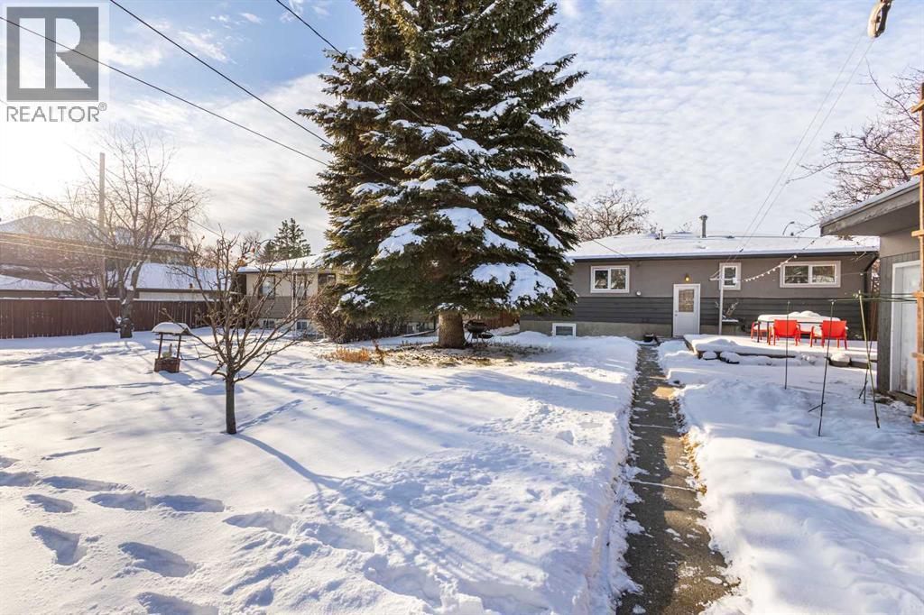 House for Sale in 2812-2816 24 Street NW|Calgary, Alberta T2M3Z3 3
