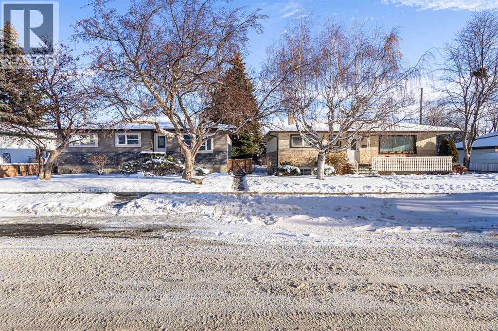 House for Sale in 2812-2816 24 Street NW|Calgary, Alberta T2M3Z3 2