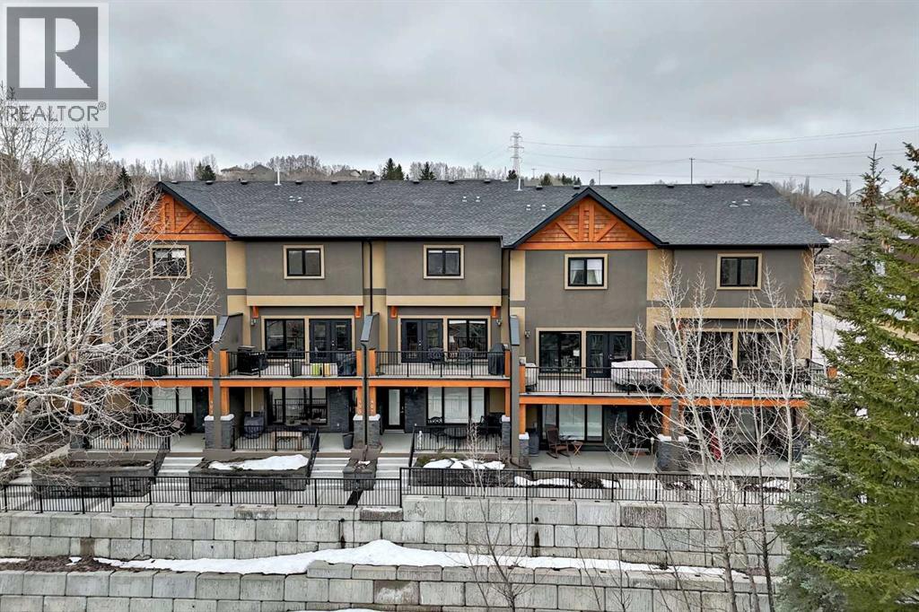 Row / Townhouse for Sale in 405 Valley Ridge Manor NW|Calgary, Alberta T3B6C4