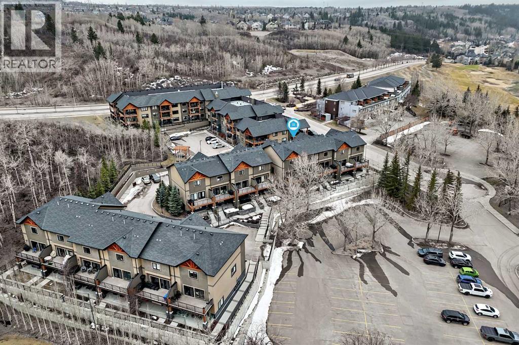 Row / Townhouse for Sale in 405 Valley Ridge Manor NW|Calgary, Alberta T3B6C4 4