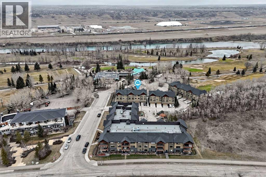 Row / Townhouse for Sale in 405 Valley Ridge Manor NW|Calgary, Alberta T3B6C4 5
