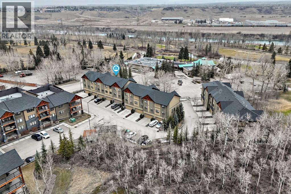 Row / Townhouse for Sale in 405 Valley Ridge Manor NW|Calgary, Alberta T3B6C4 3