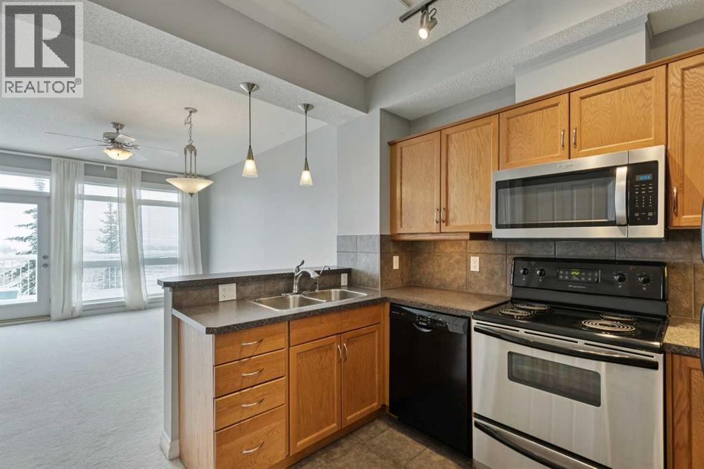 Row / Townhouse for Sale in 14, 133 Rockyledge View NW|Calgary, Alberta T3G5X2 2