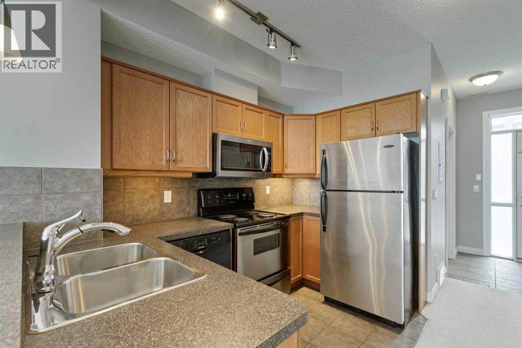 Row / Townhouse for Sale in 14, 133 Rockyledge View NW|Calgary, Alberta T3G5X2 4