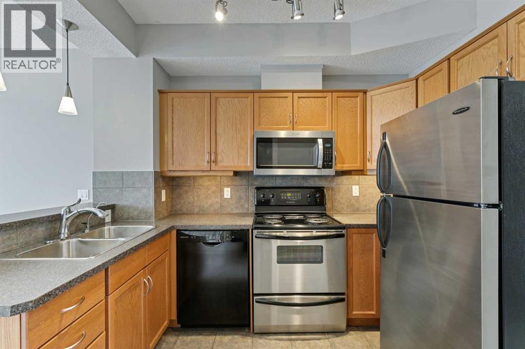 Row / Townhouse for Sale in 14, 133 Rockyledge View NW|Calgary, Alberta T3G5X2 3