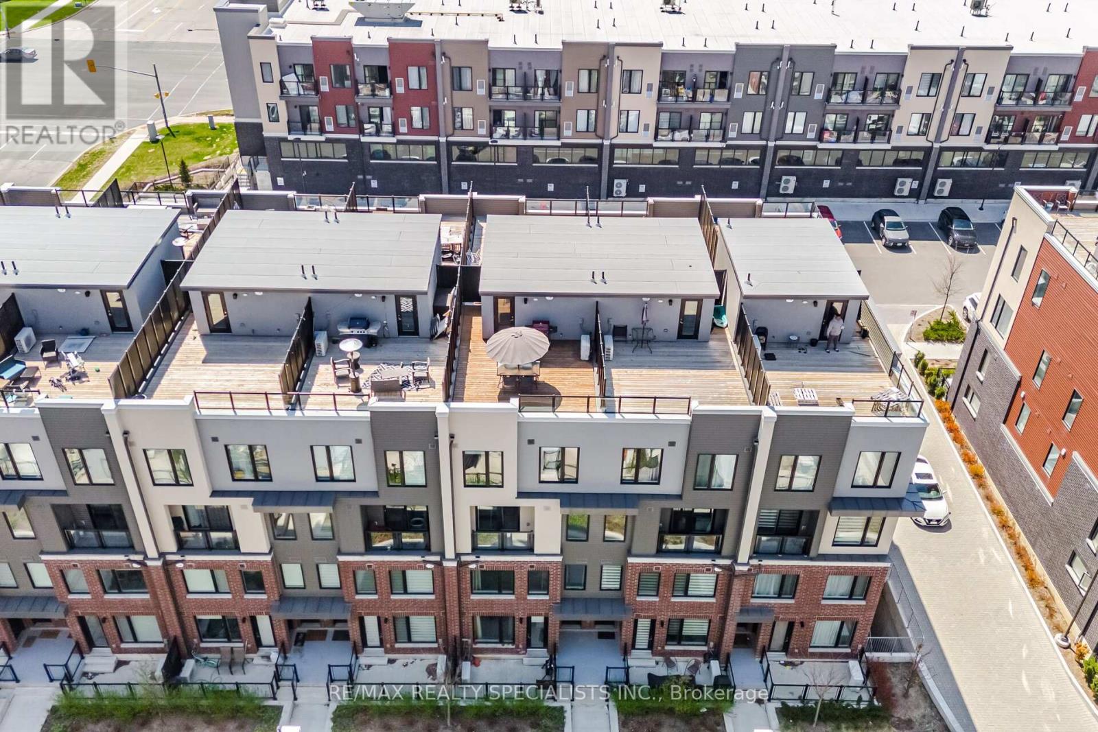 Row / Townhouse for Sale in 21 - 3405 RIDGEWAY DRIVE|Mississauga (Erin Mills), Ontario L5L0B9 2