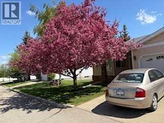 Row / Townhouse for Sale in 115 Macewan Park Heights NW|Calgary, Alberta T3K3W6