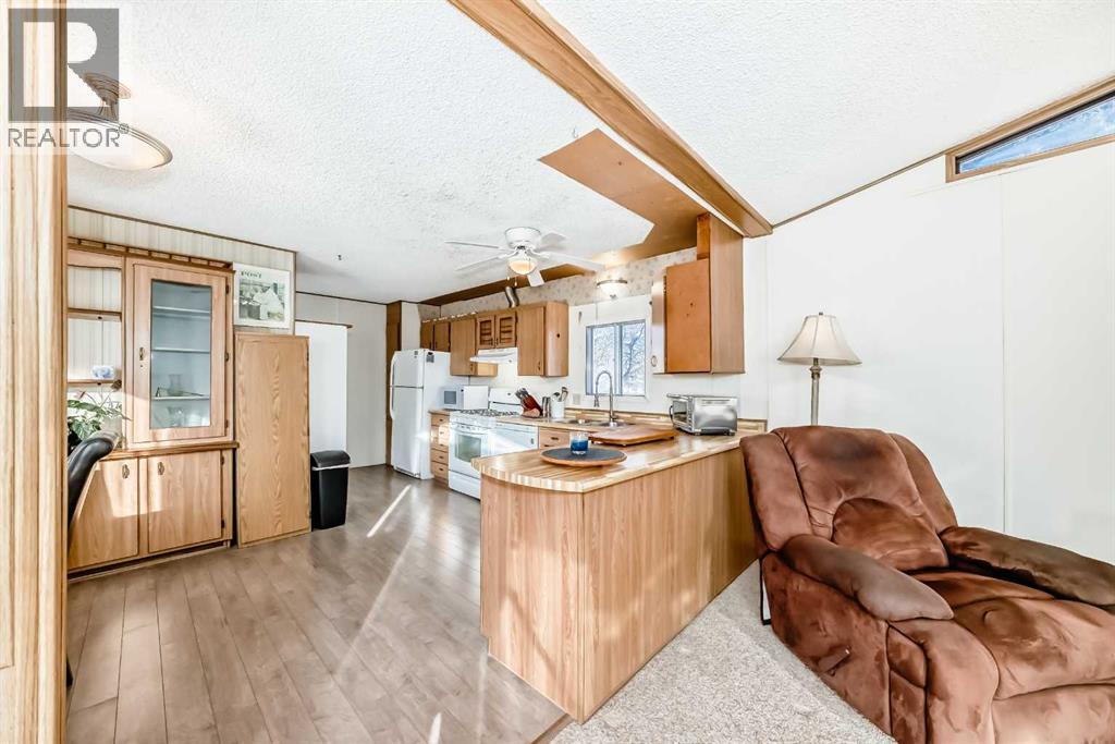 Mobile Home for Sale in 3227 Burroughs Manor NE|Calgary, Alberta T1Y6K1 3