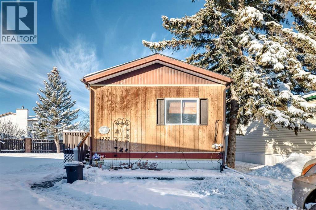 Mobile Home for Sale in 3227 Burroughs Manor NE|Calgary, Alberta T1Y6K1 2
