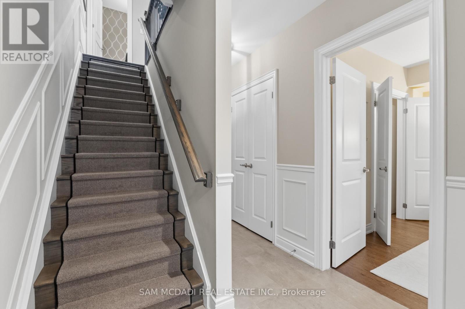 Row / Townhouse for Sale in 2029 QUEENSBOROUGH GATE|Mississauga (Central Erin Mills), Ontario L5M0Y1 4