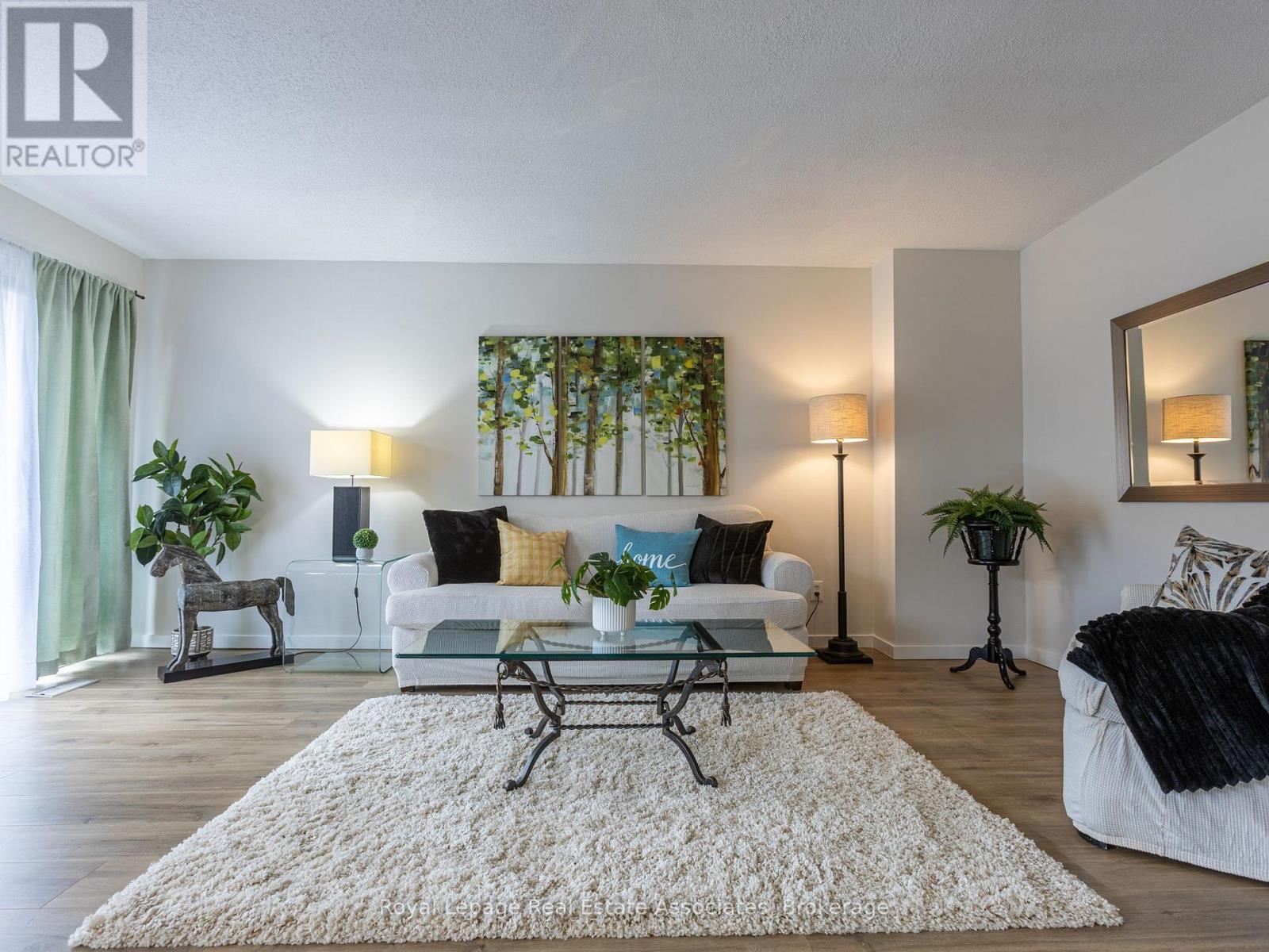 Row / Townhouse for Sale in 57 - 2605 WOODCHESTER DRIVE|Mississauga (Sheridan), Ontario L5K2E3