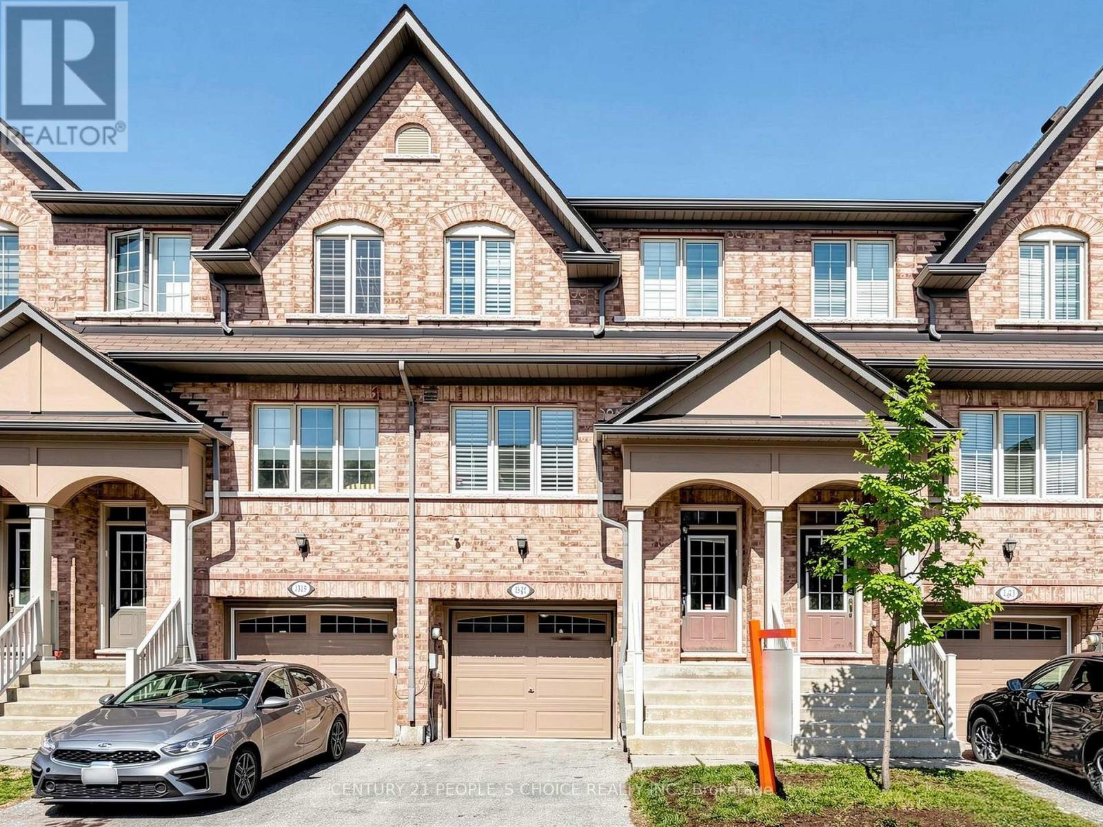 Row / Townhouse for Sale in 1321 GRANROCK CRESCENT|Mississauga (East Credit), Ontario L5V0E1 2