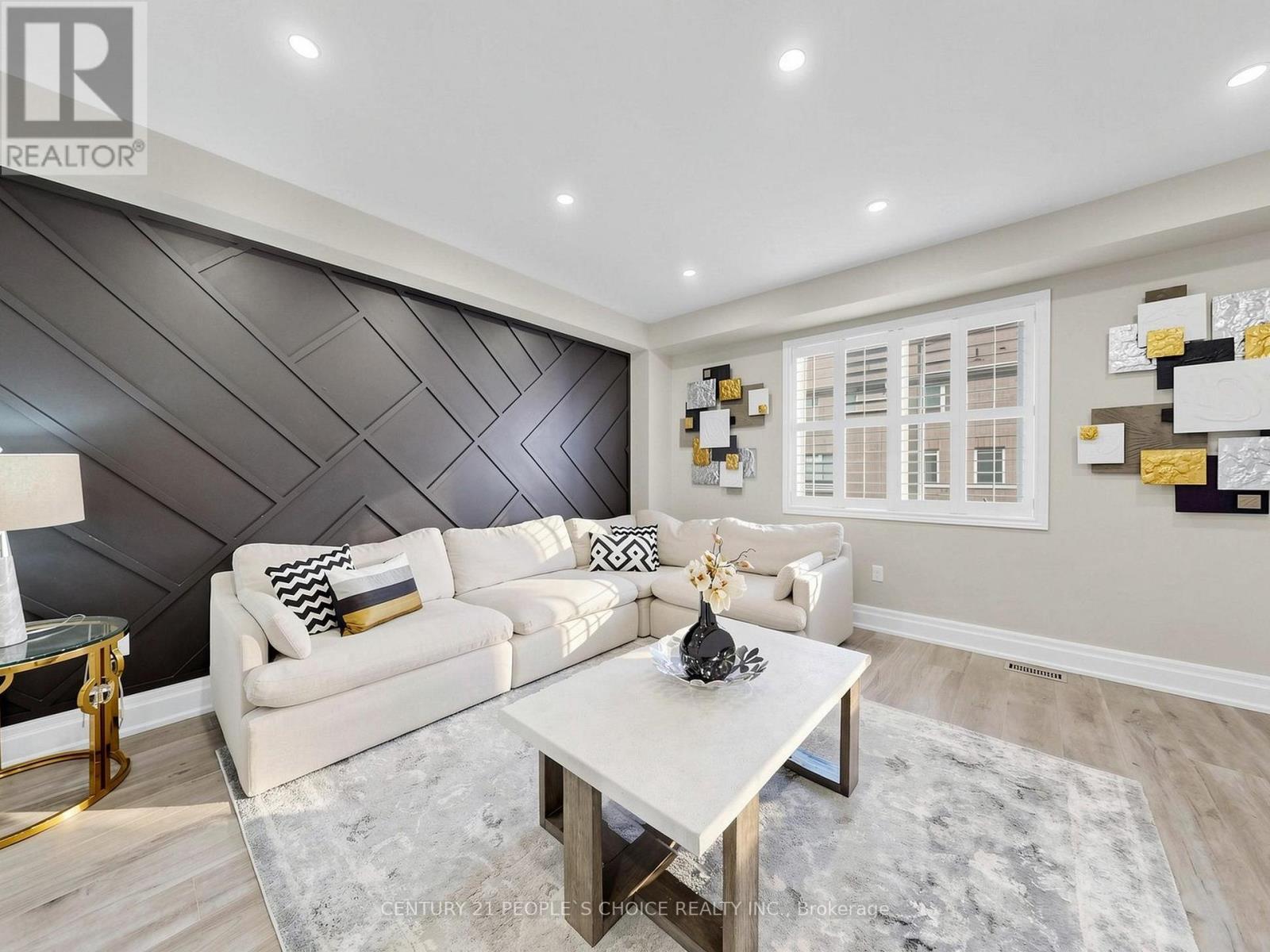 Row / Townhouse for Sale in 1321 GRANROCK CRESCENT|Mississauga (East Credit), Ontario L5V0E1 5
