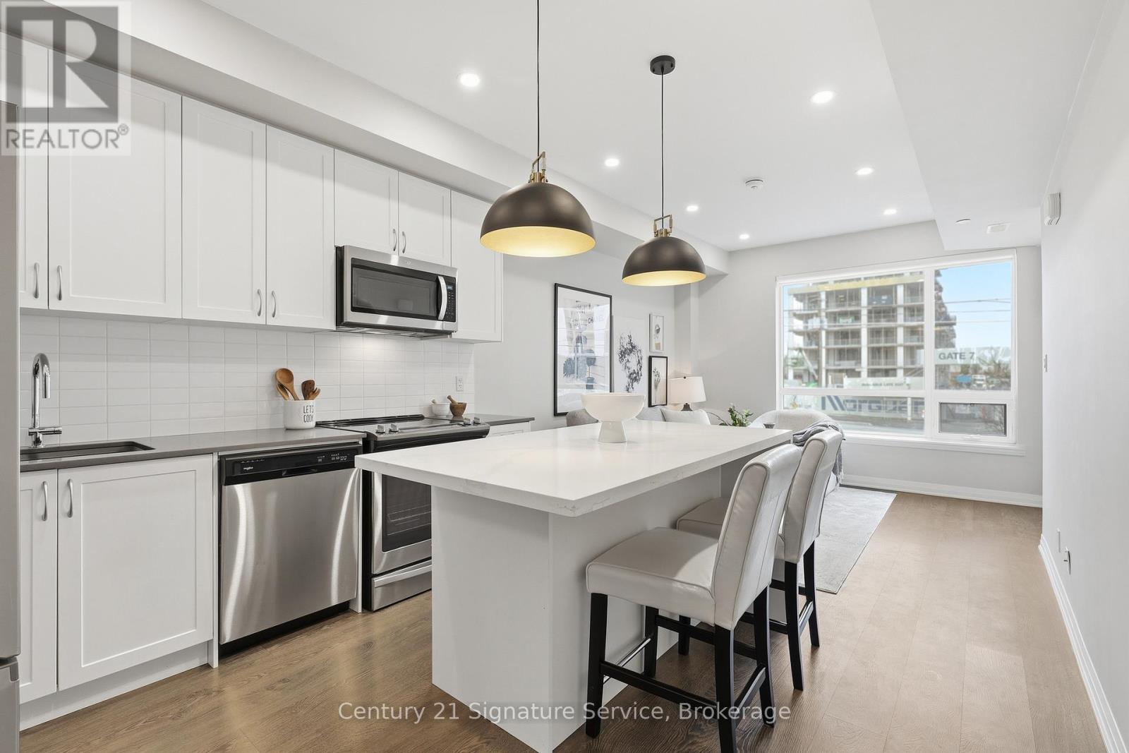Row / Townhouse for Sale in 2 - 1238 CAWTHRA ROAD|Mississauga (Mineola), Ontario L5G0B6 2