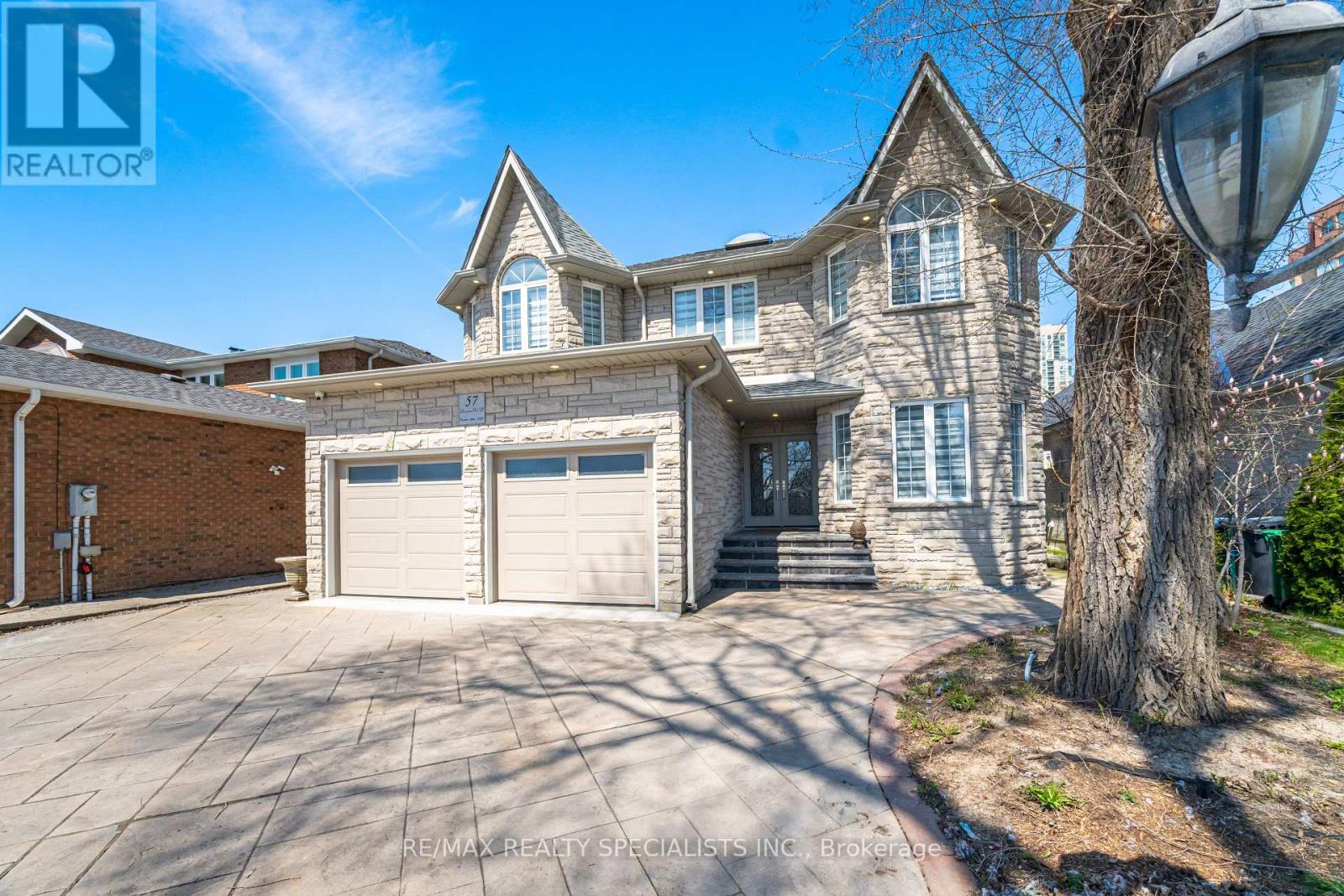 57 FAIRVIEW ROAD W