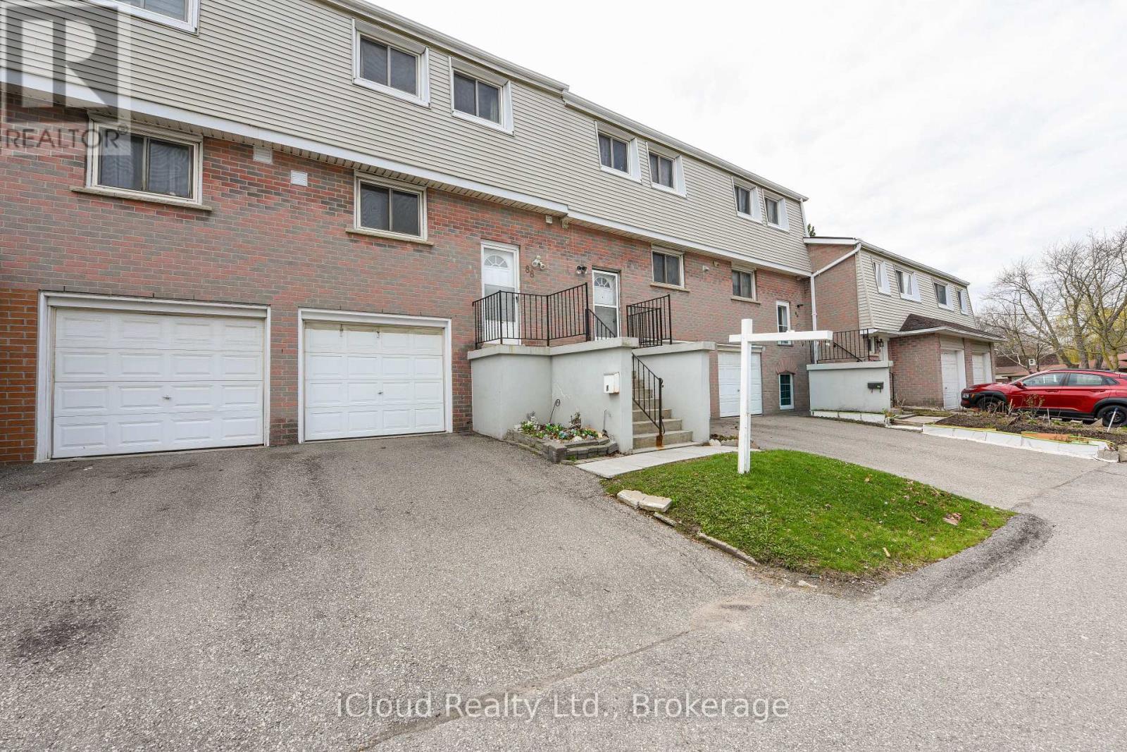 Row / Townhouse for Sale in 88 - 400 MISSISSAUGA VALLEY BOULEVARD|Mississauga (Mississauga Valleys), Ontario L5A3N6