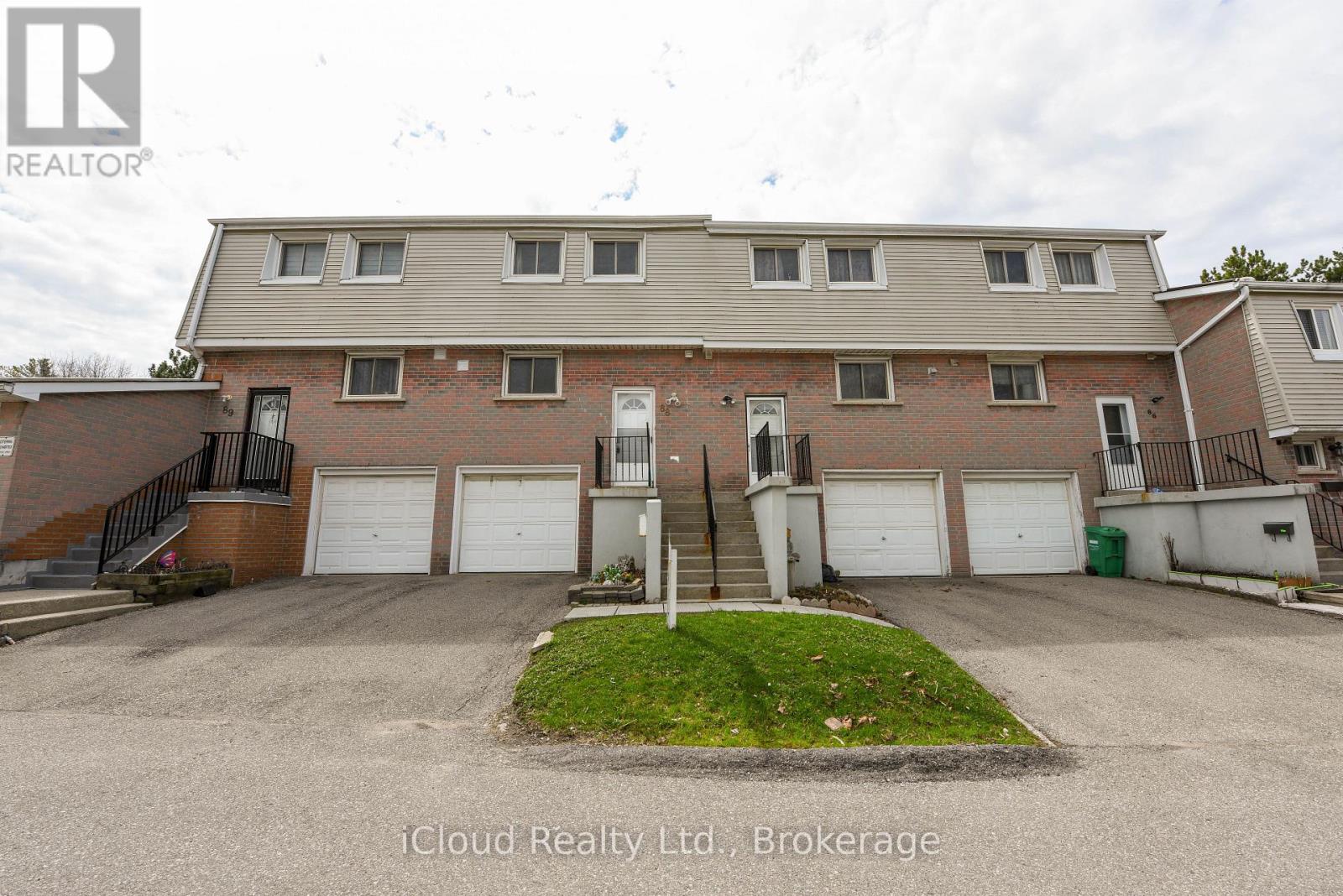 Row / Townhouse for Sale in 88 - 400 MISSISSAUGA VALLEY BOULEVARD|Mississauga (Mississauga Valleys), Ontario L5A3N6 2