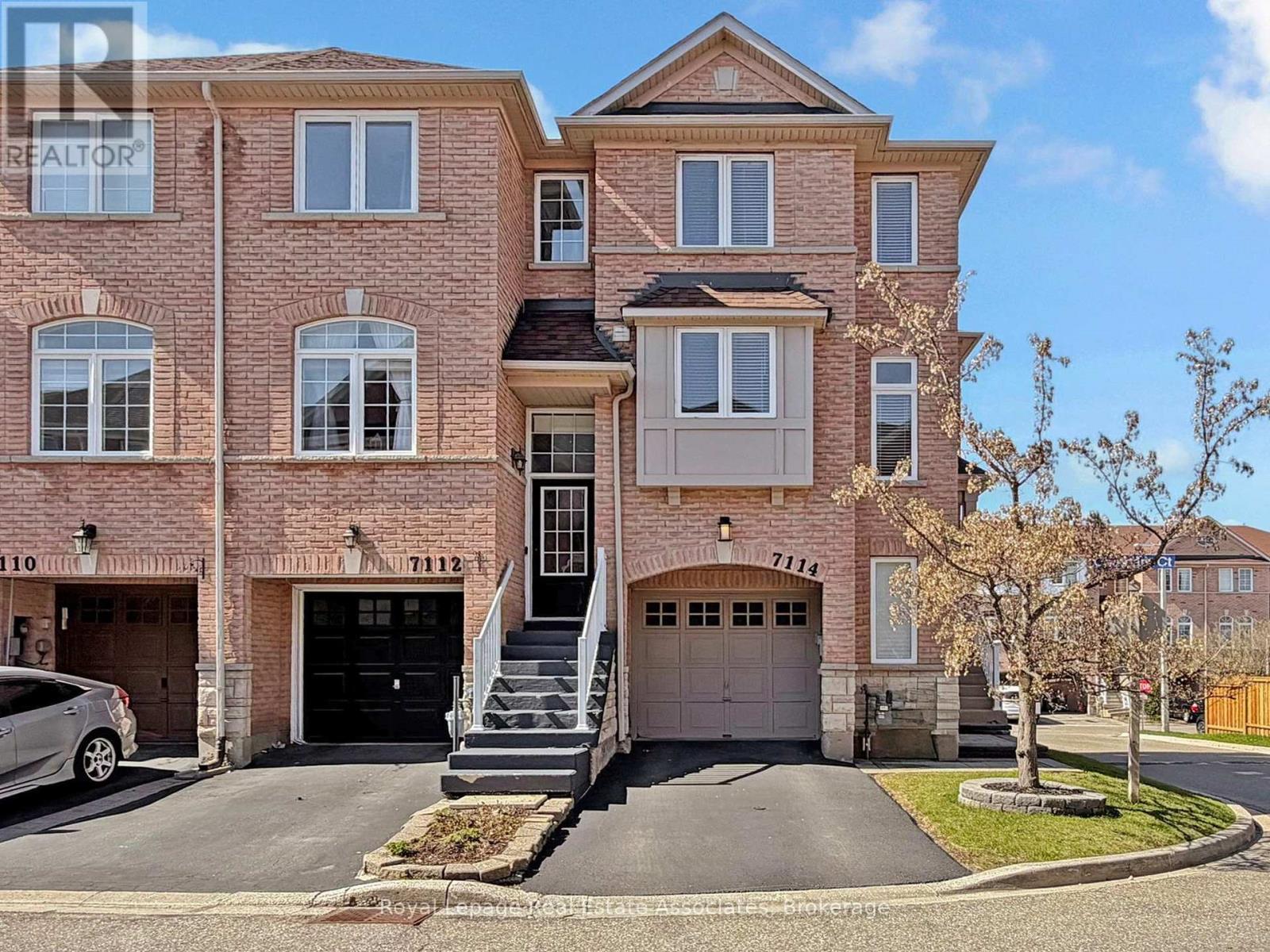 Row / Townhouse for Sale in 7114 CHATHAM COURT|Mississauga (Lisgar), Ontario L5N8R1 3
