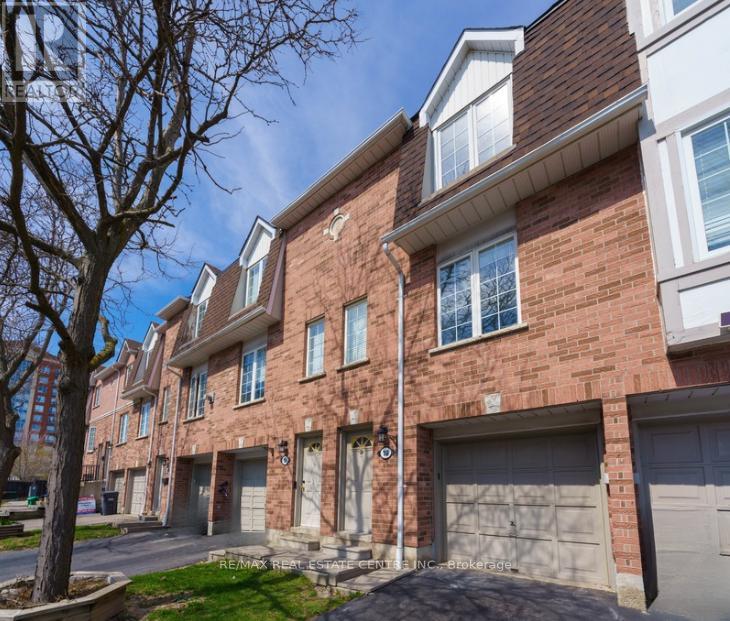 Row / Townhouse for Sale in 18 - 1525 SOUTH PARADE COURT|Mississauga (East Credit), Ontario L5M6E9