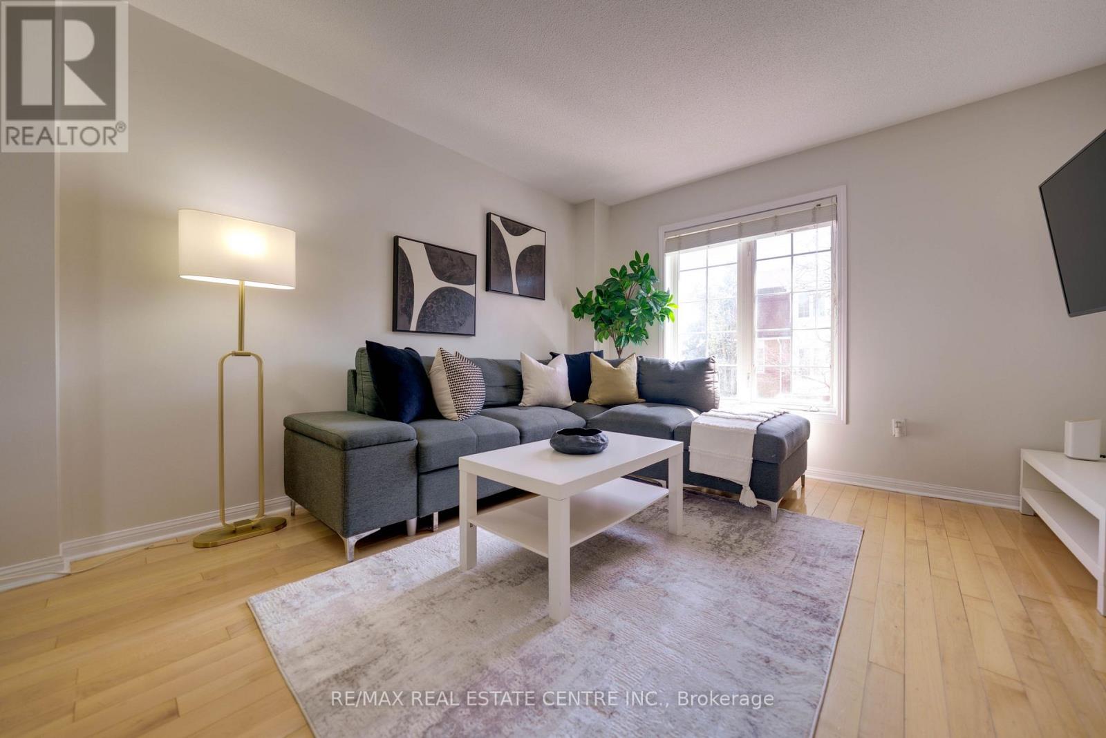 Row / Townhouse for Sale in 18 - 1525 SOUTH PARADE COURT|Mississauga (East Credit), Ontario L5M6E9 2