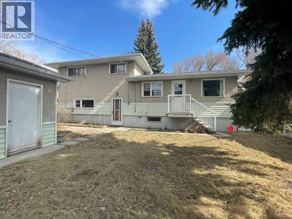 House for Sale in 1407 Northmount Drive NW|Calgary, Alberta T2L0G4 2