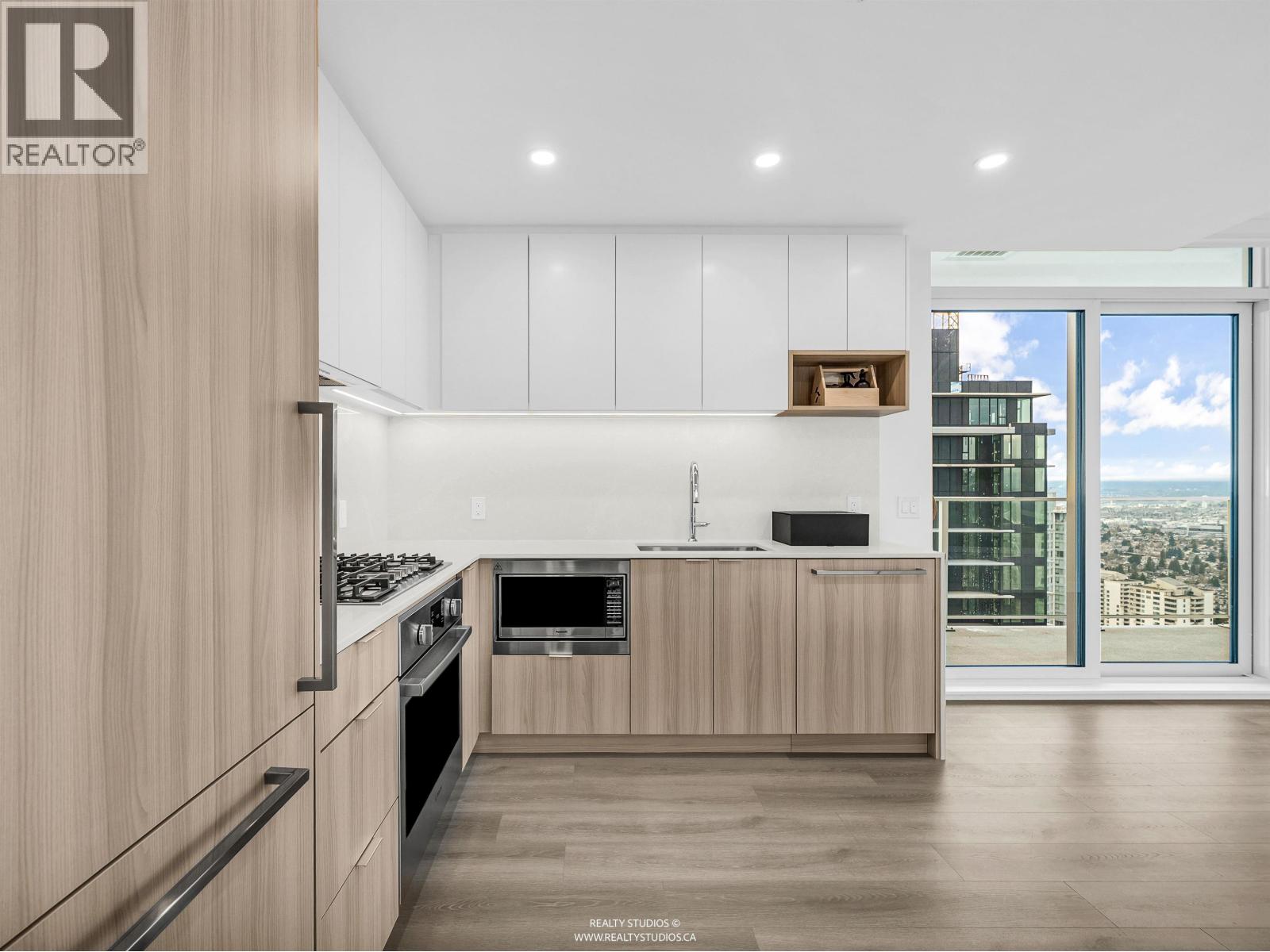 3501 6087 WILSON AVENUE|Burnaby, British Columbia V5H2R5